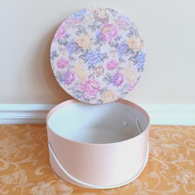 LOT 335: Herend Hungary Indian Basket Green Teacup, Japanese Stork on Silk Wall Scroll, Gibsons Teapot & More