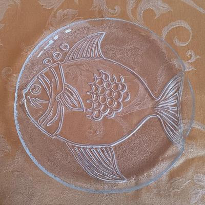 LOT 338: Vintage Copper Fish Mold, Large Melamine Shell Bowls, Stafford Ceramic Shell Forks and Knives & More