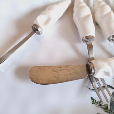 LOT 338: Vintage Copper Fish Mold, Large Melamine Shell Bowls, Stafford Ceramic Shell Forks and Knives & More