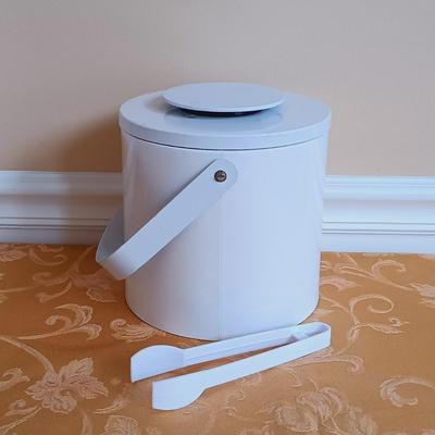 LOT 338: Vintage Copper Fish Mold, Large Melamine Shell Bowls, Stafford Ceramic Shell Forks and Knives & More