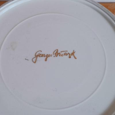 LOT 338: Vintage Copper Fish Mold, Large Melamine Shell Bowls, Stafford Ceramic Shell Forks and Knives & More