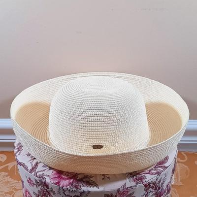 LOT 342: Summer Hat Collection w/ Hat Boxes & Decorative Floral Box