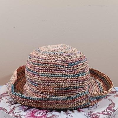 LOT 342: Summer Hat Collection w/ Hat Boxes & Decorative Floral Box