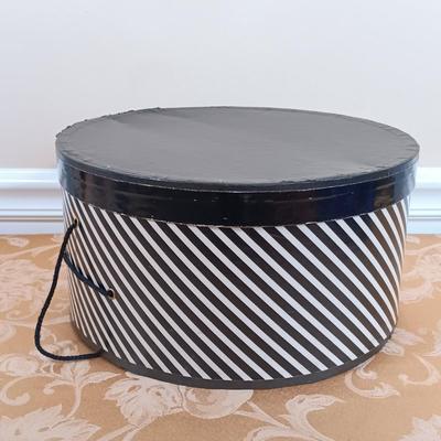 LOT 343: Vintage Lady Head Vases with Sandra Roth Scarf & Vintage Hat Box