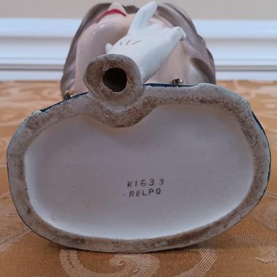 LOT 343: Vintage Lady Head Vases with Sandra Roth Scarf & Vintage Hat Box