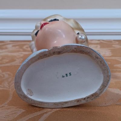 LOT 343: Vintage Lady Head Vases with Sandra Roth Scarf & Vintage Hat Box