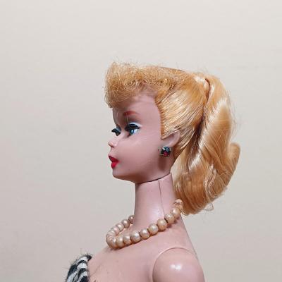 LOT 344: Vintage 1960s Japan Barbie Ponytail with Case, Clothes & Accessories
