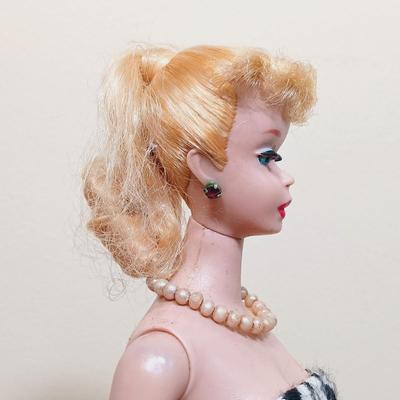 LOT 344: Vintage 1960s Japan Barbie Ponytail with Case, Clothes & Accessories