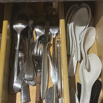 LOT 363: Kitchen Drawer Cleanout/Flatware
