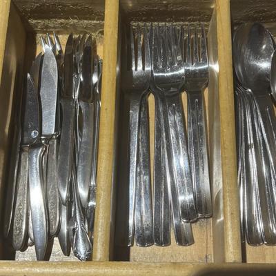 LOT 363: Kitchen Drawer Cleanout/Flatware