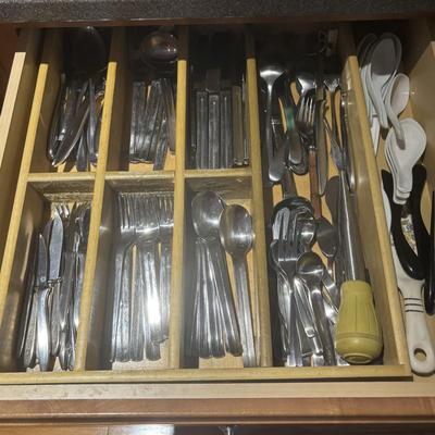 LOT 363: Kitchen Drawer Cleanout/Flatware