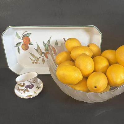 LOT 370: Evesham Vale 1986 Royal Dorchester Casserole Dish, Arden 1974 Royal Dorchester Toothpick Holder & Tray, Mikasa South Seas...