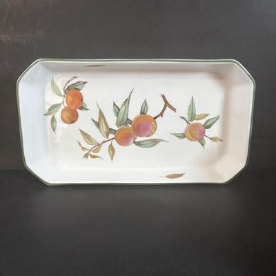 LOT 370: Evesham Vale 1986 Royal Dorchester Casserole Dish, Arden 1974 Royal Dorchester Toothpick Holder & Tray, Mikasa South Seas...