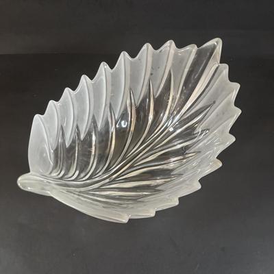 LOT 370: Evesham Vale 1986 Royal Dorchester Casserole Dish, Arden 1974 Royal Dorchester Toothpick Holder & Tray, Mikasa South Seas...