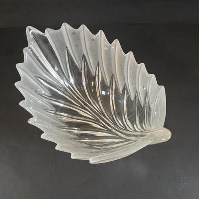 LOT 370: Evesham Vale 1986 Royal Dorchester Casserole Dish, Arden 1974 Royal Dorchester Toothpick Holder & Tray, Mikasa South Seas...