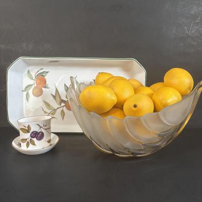 LOT 370: Evesham Vale 1986 Royal Dorchester Casserole Dish, Arden 1974 Royal Dorchester Toothpick Holder & Tray, Mikasa South Seas...