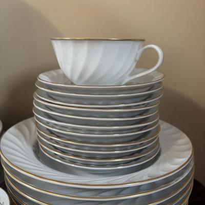 LOT 374: Royal Jackson China Set