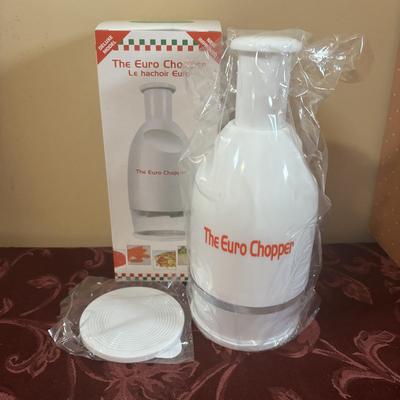 LOT 375: Treasure Craft Cactus Chip & Dip Sets, 222 Fifth Pico De Gallo-Bright Bowls & The Euro Chopper