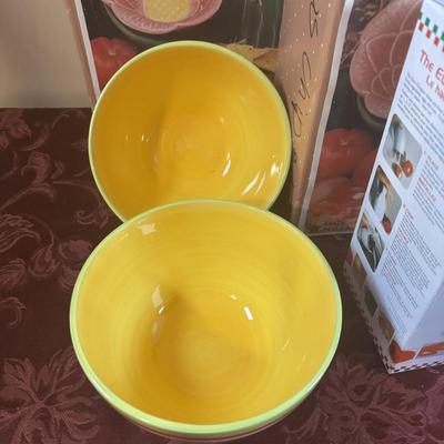 LOT 375: Treasure Craft Cactus Chip & Dip Sets, 222 Fifth Pico De Gallo-Bright Bowls & The Euro Chopper