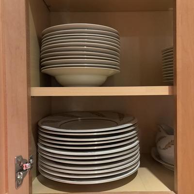 LOT 378: Meito Norleans Courtly China, Made in Occupied Japan