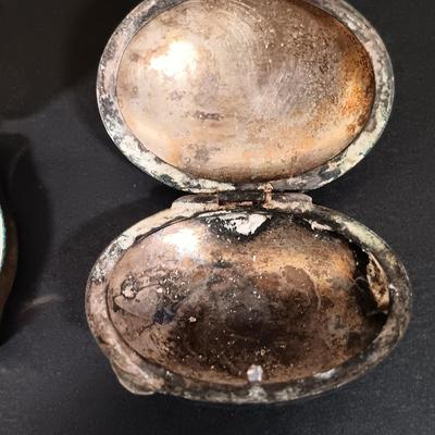 LOT 437: Vintage Estee Lauder Mini Compact and Cameo Pillbox with Wasa Solingen Scissors, Carlsbad Trinket Dish & More