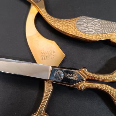 LOT 437: Vintage Estee Lauder Mini Compact and Cameo Pillbox with Wasa Solingen Scissors, Carlsbad Trinket Dish & More