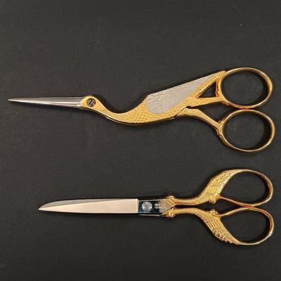 LOT 437: Vintage Estee Lauder Mini Compact and Cameo Pillbox with Wasa Solingen Scissors, Carlsbad Trinket Dish & More