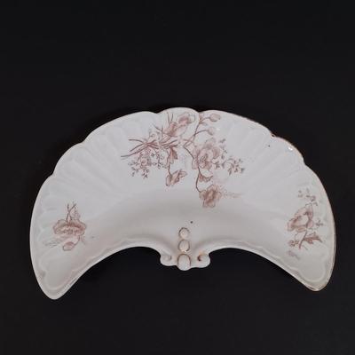 LOT 437: Vintage Estee Lauder Mini Compact and Cameo Pillbox with Wasa Solingen Scissors, Carlsbad Trinket Dish & More