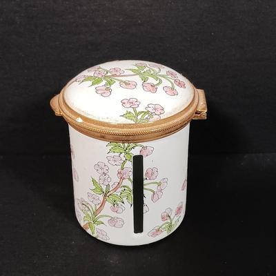 LOT 437: Vintage Estee Lauder Mini Compact and Cameo Pillbox with Wasa Solingen Scissors, Carlsbad Trinket Dish & More