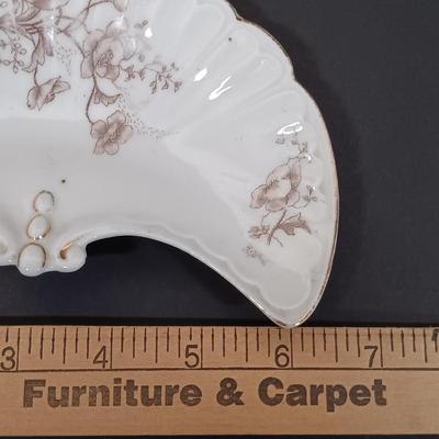 LOT 437: Vintage Estee Lauder Mini Compact and Cameo Pillbox with Wasa Solingen Scissors, Carlsbad Trinket Dish & More