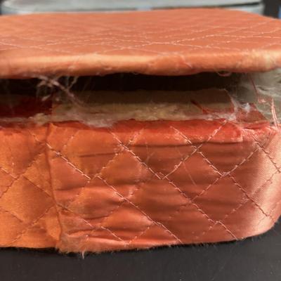 LOT 459: Vintage Ladies Handkerchiefs, Gloves, Fans & Quilted Handkerchief & Glove Boxes