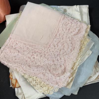 LOT 459: Vintage Ladies Handkerchiefs, Gloves, Fans & Quilted Handkerchief & Glove Boxes