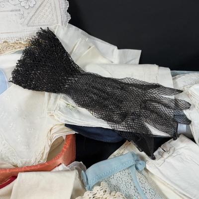LOT 459: Vintage Ladies Handkerchiefs, Gloves, Fans & Quilted Handkerchief & Glove Boxes