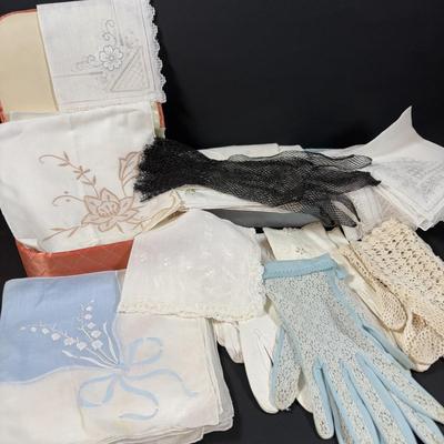 LOT 459: Vintage Ladies Handkerchiefs, Gloves, Fans & Quilted Handkerchief & Glove Boxes