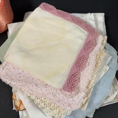 LOT 459: Vintage Ladies Handkerchiefs, Gloves, Fans & Quilted Handkerchief & Glove Boxes