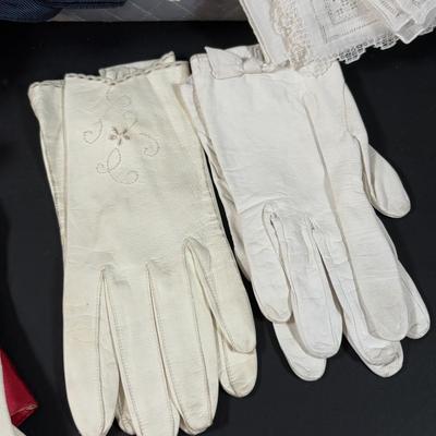 LOT 459: Vintage Ladies Handkerchiefs, Gloves, Fans & Quilted Handkerchief & Glove Boxes