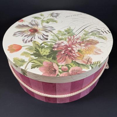 LOT 460: Ladies Gloves, Coin Purses, Bookmarkers, Eschenbach Optik Magnifying Glass, Vintage Fabric Glove Valet/Keeper in a Floral...