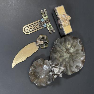 LOT 460: Ladies Gloves, Coin Purses, Bookmarkers, Eschenbach Optik Magnifying Glass, Vintage Fabric Glove Valet/Keeper in a Floral...