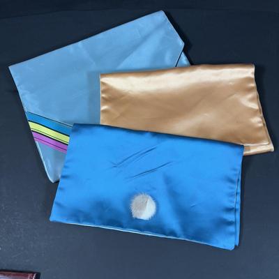 LOT 460: Ladies Gloves, Coin Purses, Bookmarkers, Eschenbach Optik Magnifying Glass, Vintage Fabric Glove Valet/Keeper in a Floral...