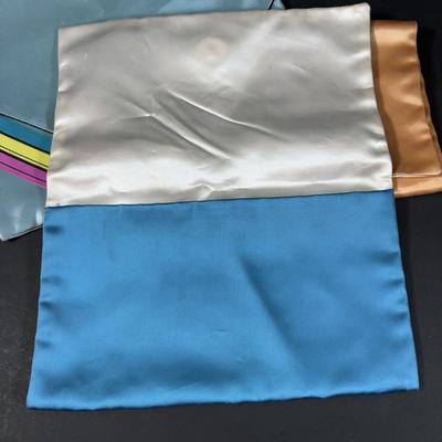 LOT 460: Ladies Gloves, Coin Purses, Bookmarkers, Eschenbach Optik Magnifying Glass, Vintage Fabric Glove Valet/Keeper in a Floral...