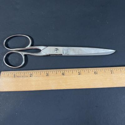 LOT 461: Set of 5 Hoffritz N.Y. Italy Scissors