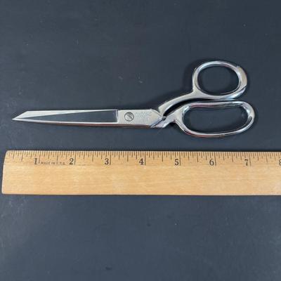 LOT 462: Pin Cushion, Golden Age, Wiss, Chrome USA Scissors