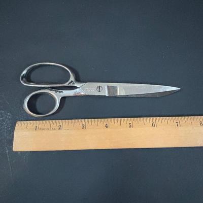 LOT 462: Pin Cushion, Golden Age, Wiss, Chrome USA Scissors