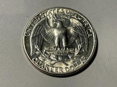 1945-P BRILLIANT UNCIRCULATED CONDITION WASHINGTON SILVER QUARTER AS PICTURED. FREE DOMESTIC SHIPPING.