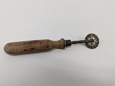 Antique Pie Crust/Dough Cutter Crimper Wheel