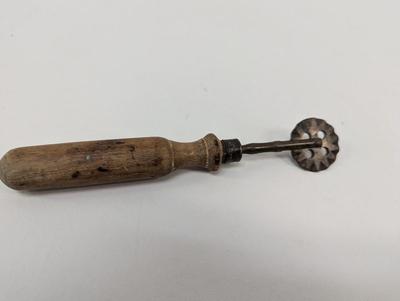 Antique Pie Crust/Dough Cutter Crimper Wheel
