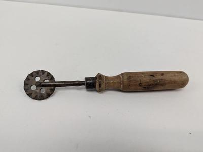 Antique Pie Crust/Dough Cutter Crimper Wheel