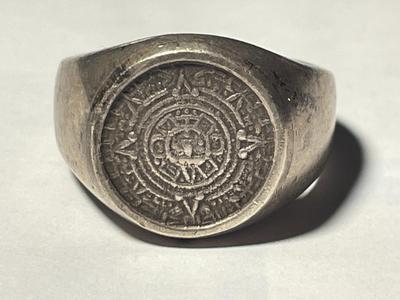 Vintage Preowned Solid Sterling Silver Mexican Aztec/Sun Dial Ring Size 9.75 as Pictured. FREE DOMESTIC SHIPPING.