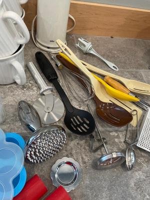 Lots of great kitchen things!