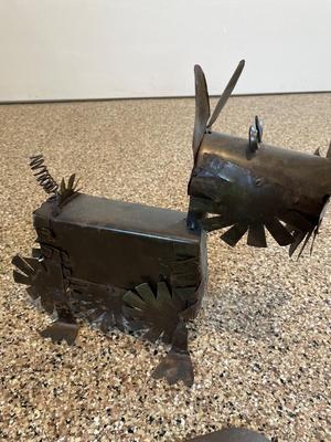 Two metal dog sculptures & 2 anti-fatigue mays